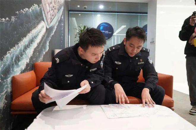 AG真人两赌徒赌得身无分文徒步3天3夜从杭州走到上海将一家三口灭门(图2)